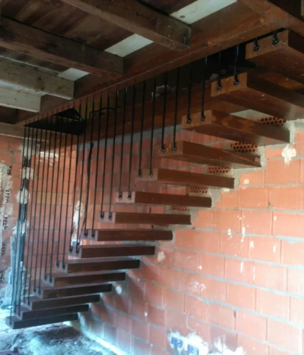 Escalera peldaño suspendido