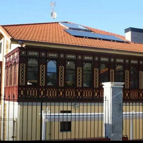 Casona de otañes con exterior de madera