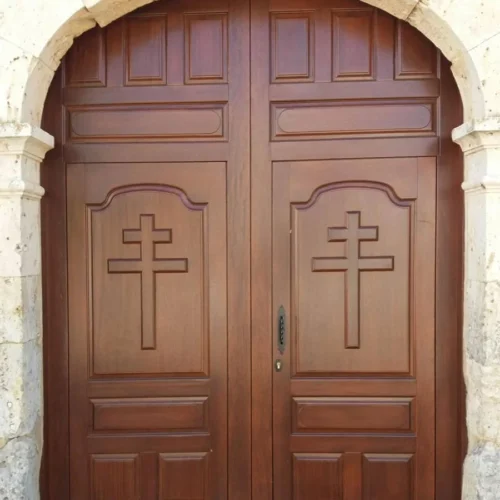 Puerta de madera de la Iglesia de Sto Toribio de Mayorga