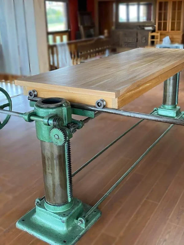 Mesa industrial de caoba