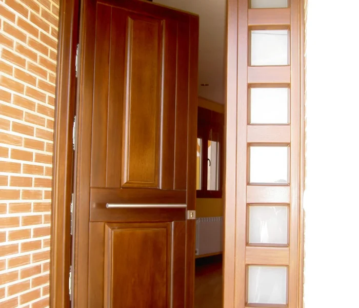 PUERTA IROKO ENTREPAÑADA