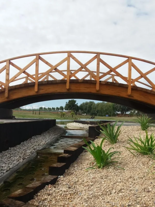 Puente de madera para jardín