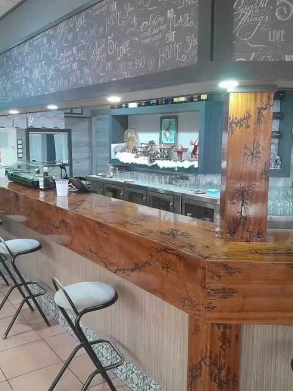 Barra de bar de madera