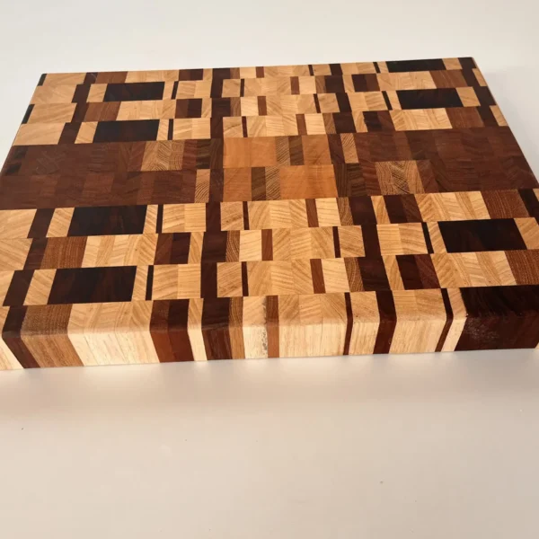 diferentes maderas en un patrón geométrico de bloques