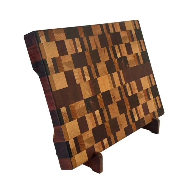 tabla de cortar madera estilo mosaico con muchas piezas